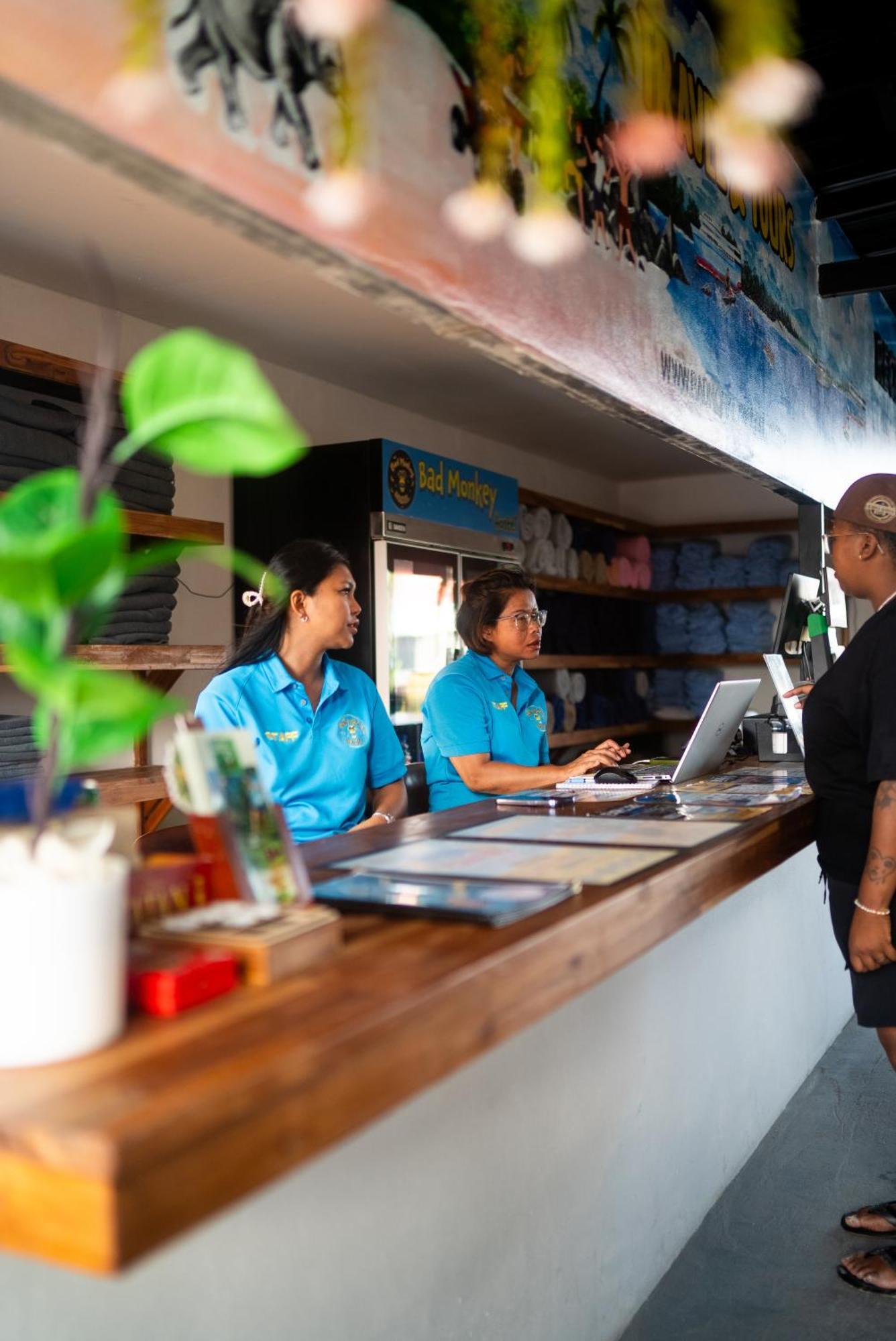 Bad Monkey Samui Hostel Чавенг Бийч Екстериор снимка